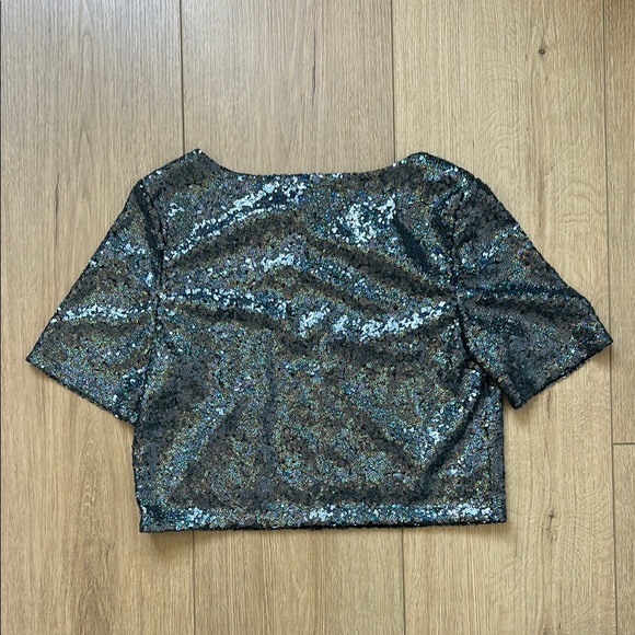 Black Iridescent Sequin Crop Top - Picture 2 of 4